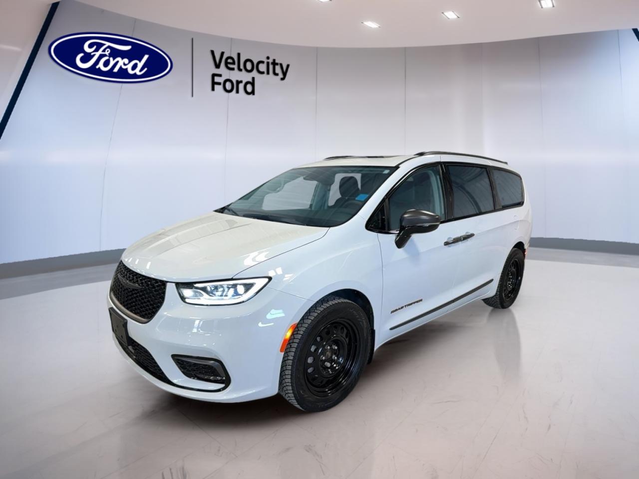 Used 2024 Chrysler Pacifica Touring-L for sale in Moose Jaw, SK