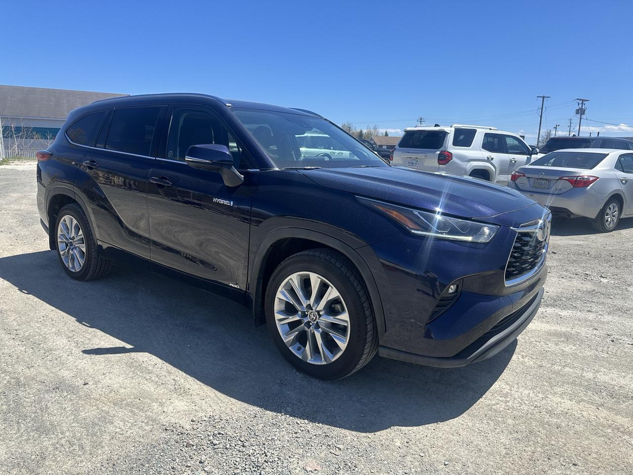 2021 Toyota Highlander HYBRID Limited AWD Photo2
