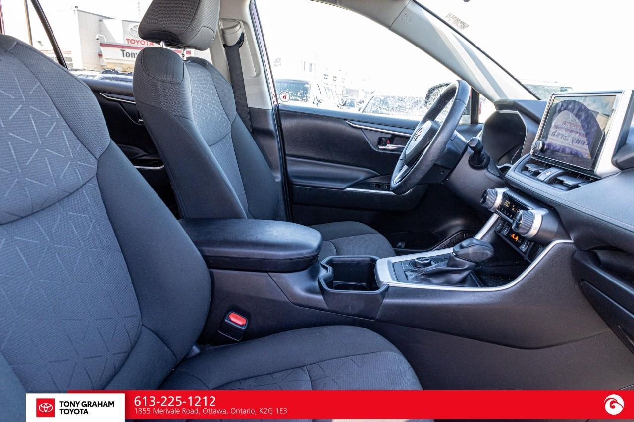 2024 Toyota RAV4 Hybrid XLE Photo