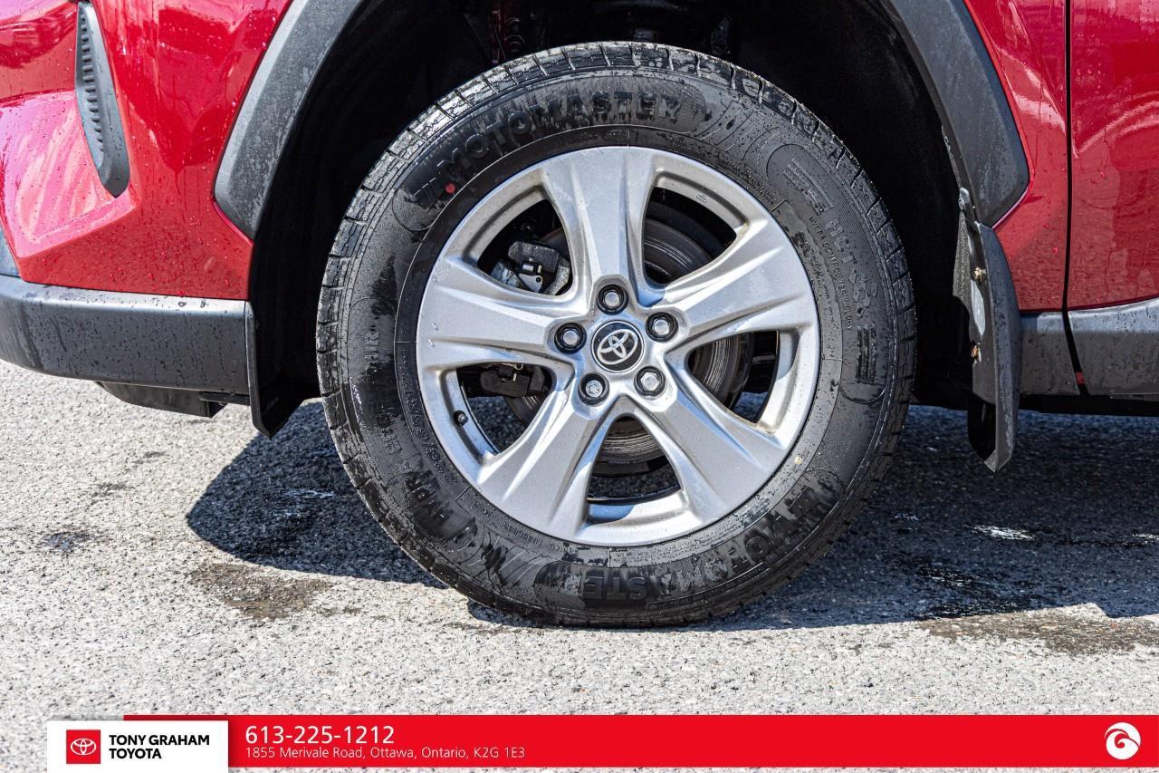 2024 Toyota RAV4 Hybrid XLE Photo