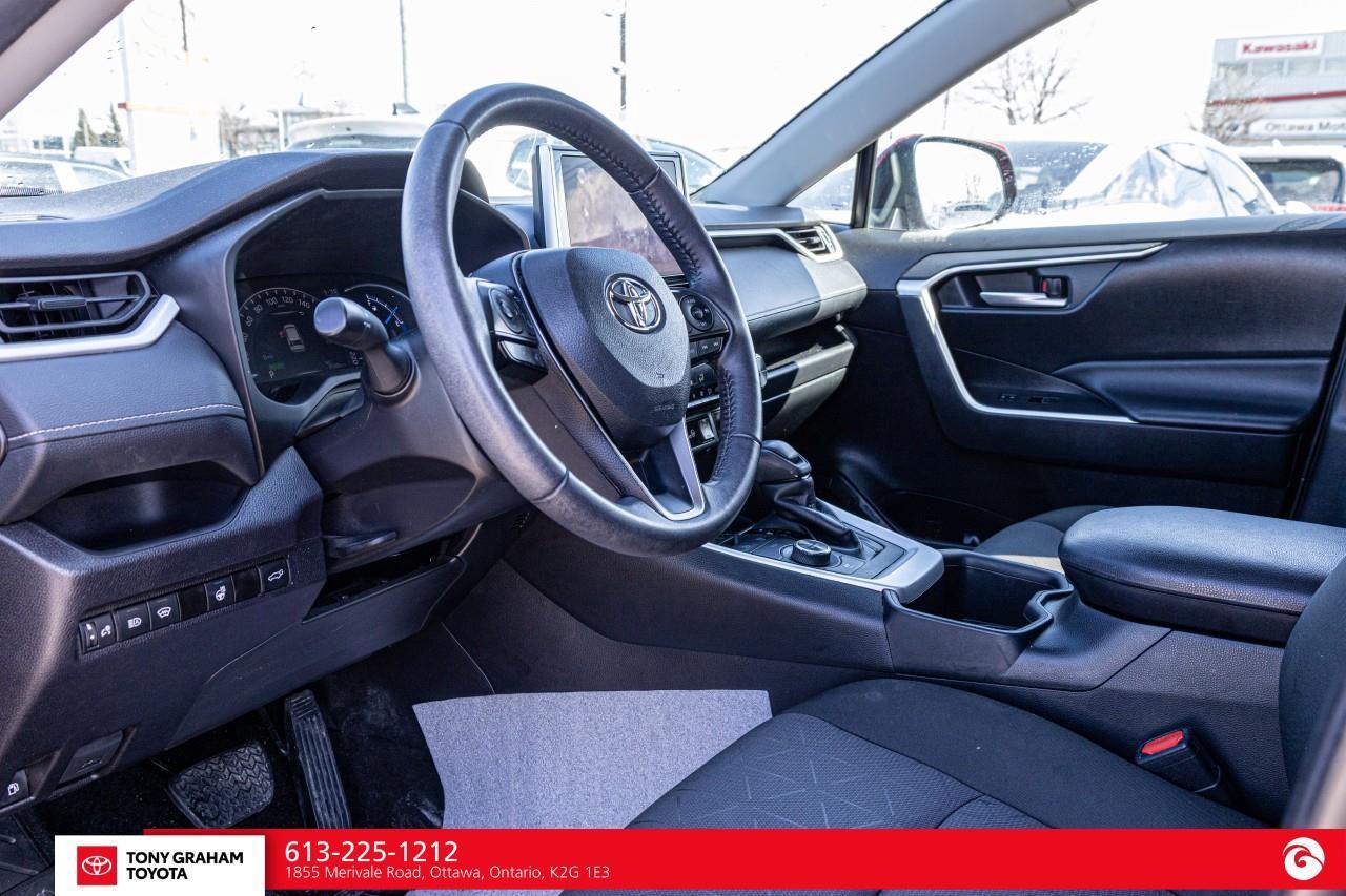 2024 Toyota RAV4 Hybrid XLE Photo