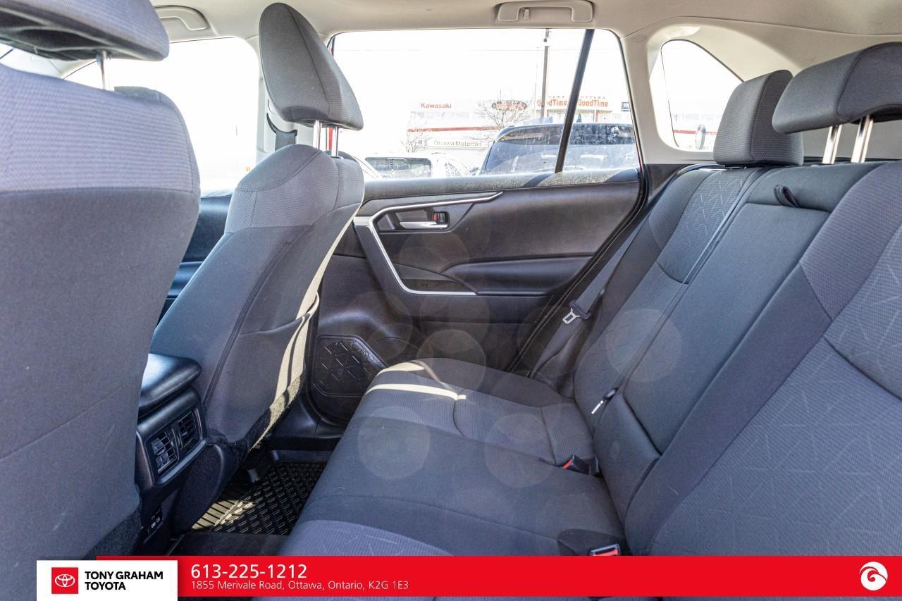 2024 Toyota RAV4 Hybrid XLE Photo