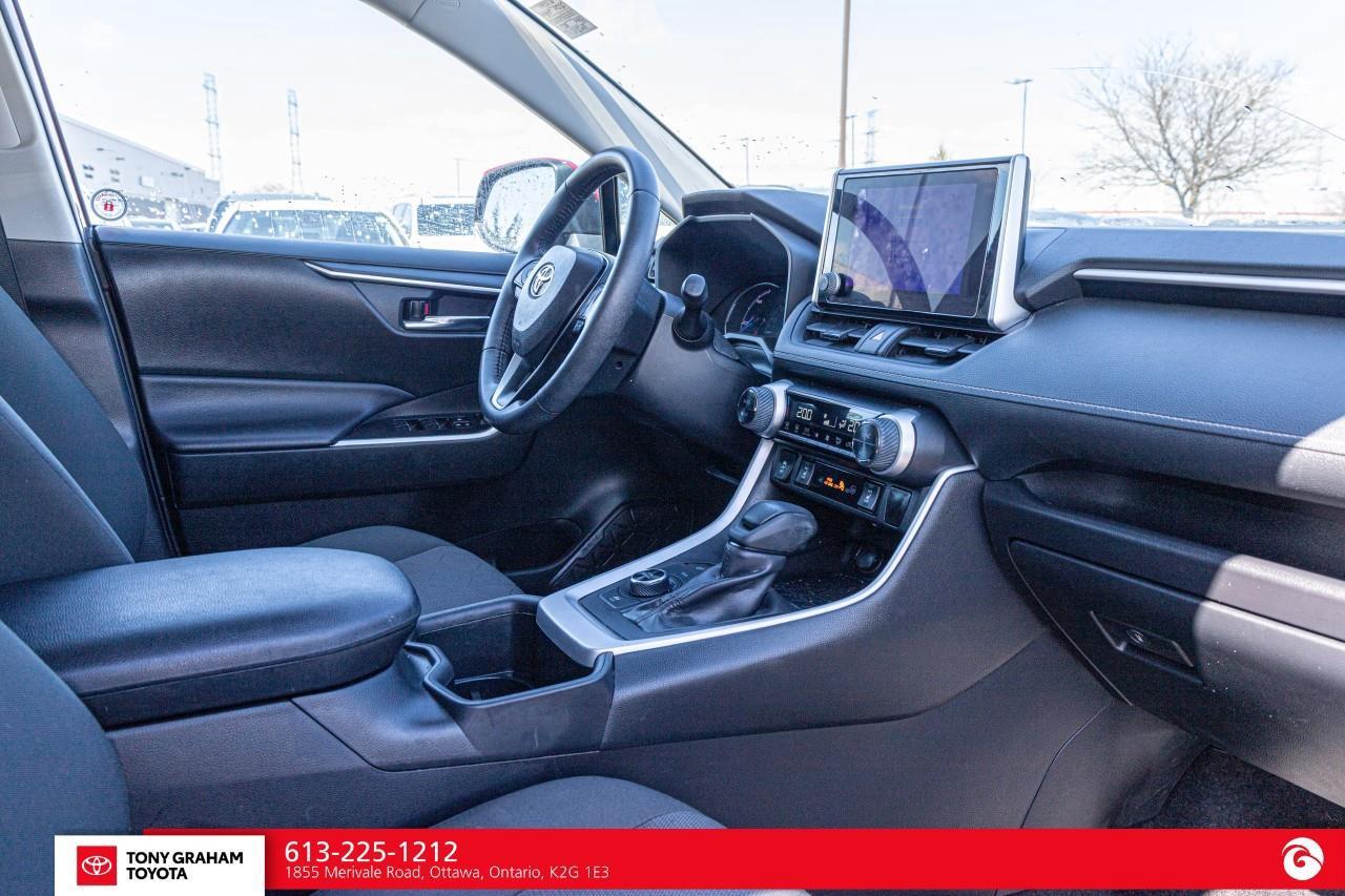 2024 Toyota RAV4 Hybrid XLE Photo