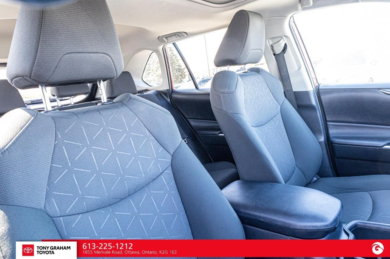 2024 Toyota RAV4 Hybrid XLE Photo