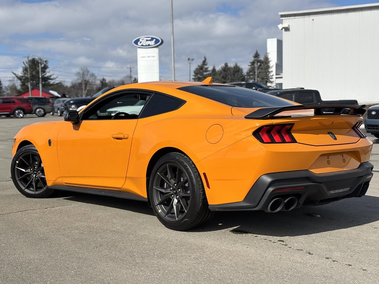 2026 Ford Mustang Dark Horse Fastback Photo2