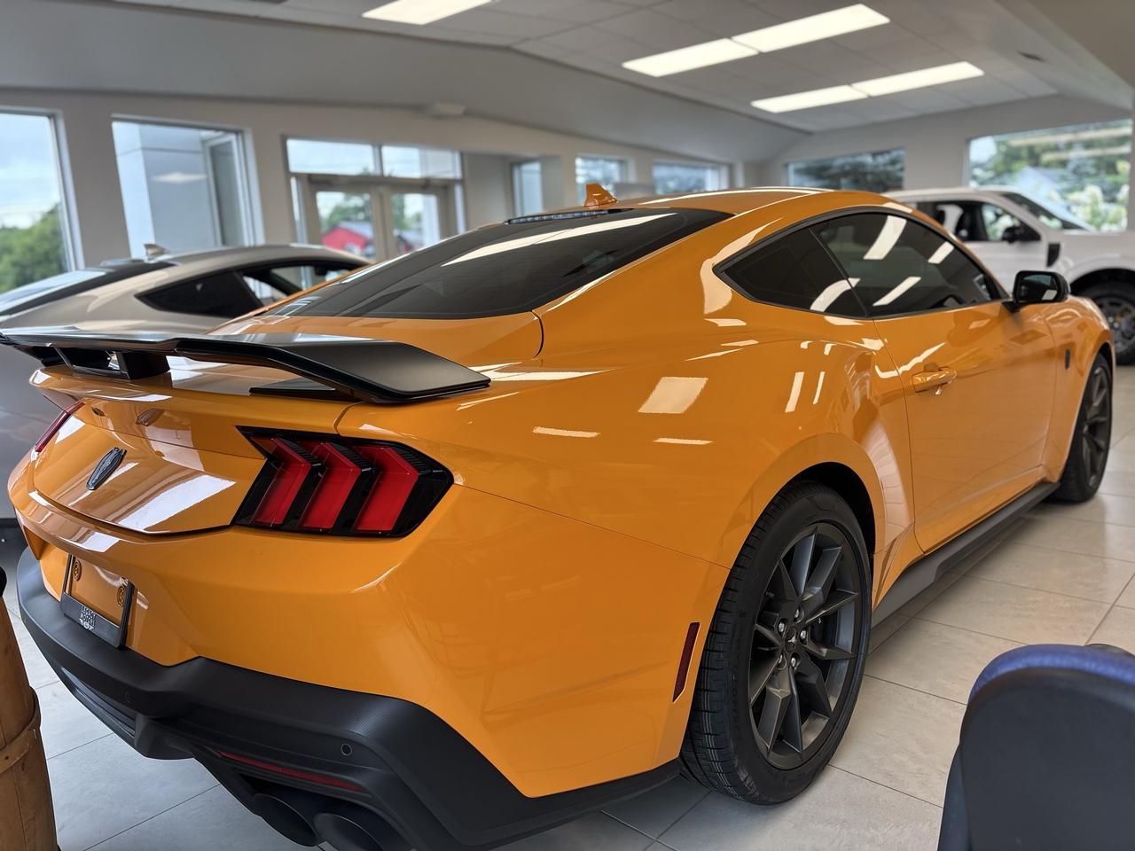 2026 Ford Mustang Dark Horse Fastback Photo3