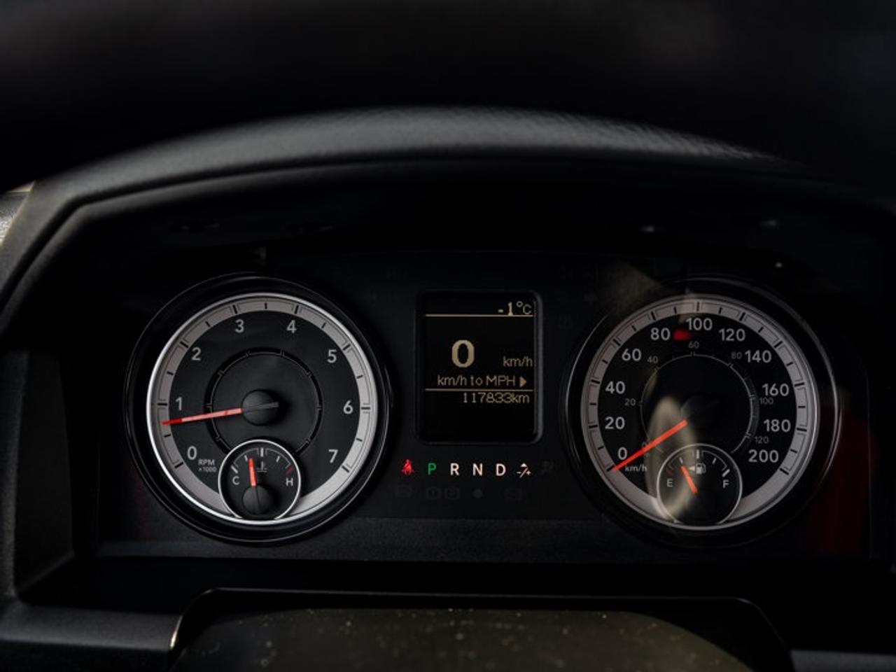 2019 RAM 1500 Classic EXPRESS Photo3