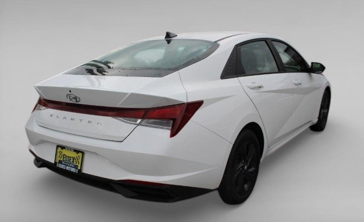 2023 Hyundai Elantra Preferred*Heated Seats*CarPlay*Rear Cam*FWD Photo4