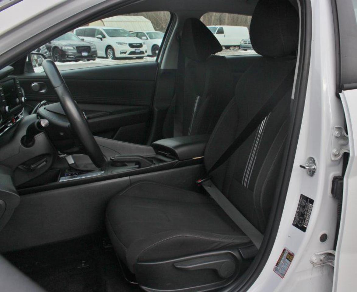 2023 Hyundai Elantra Preferred*Heated Seats*CarPlay*Rear Cam*FWD Photo