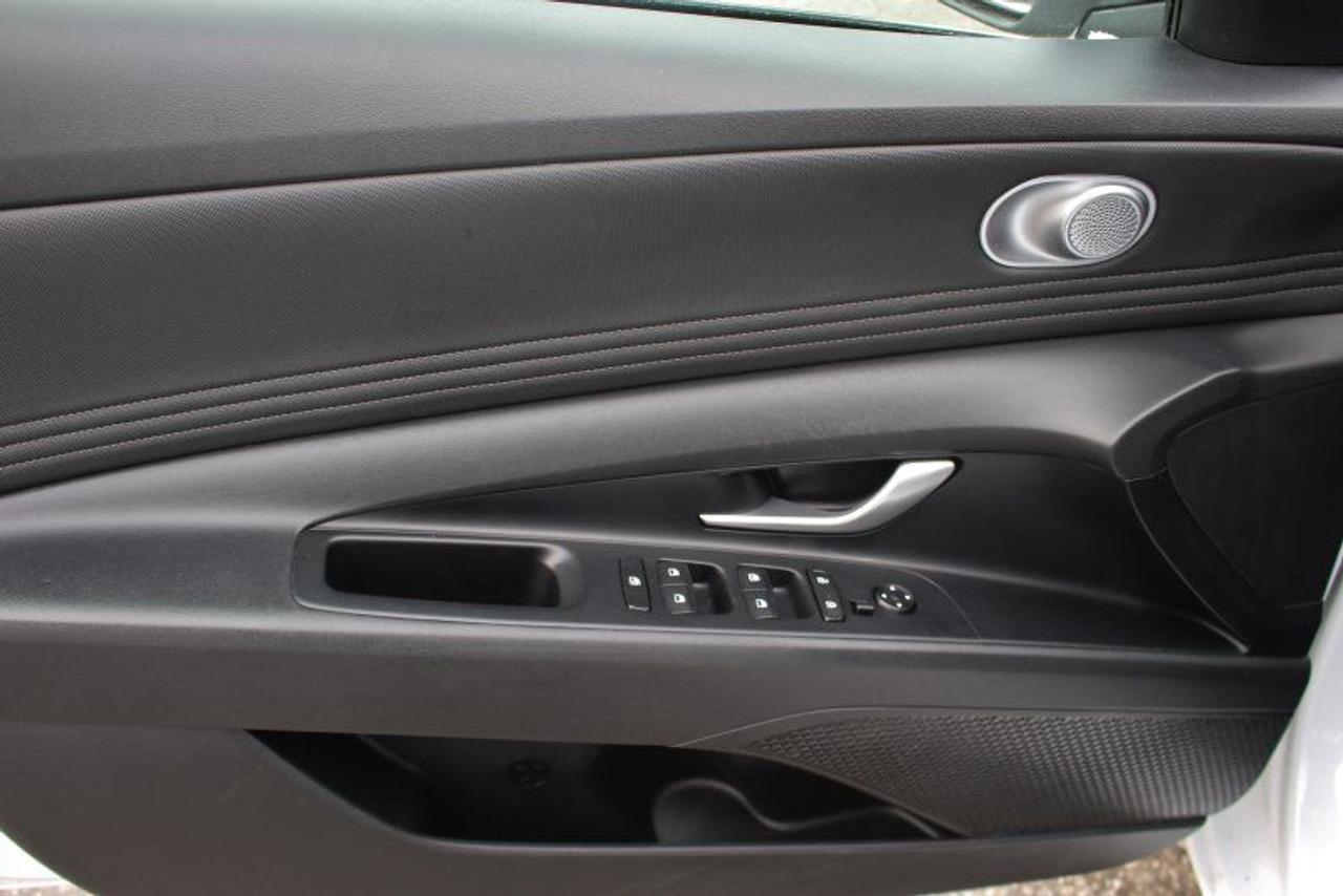 2023 Hyundai Elantra Preferred*Heated Seats*CarPlay*Rear Cam*FWD Photo