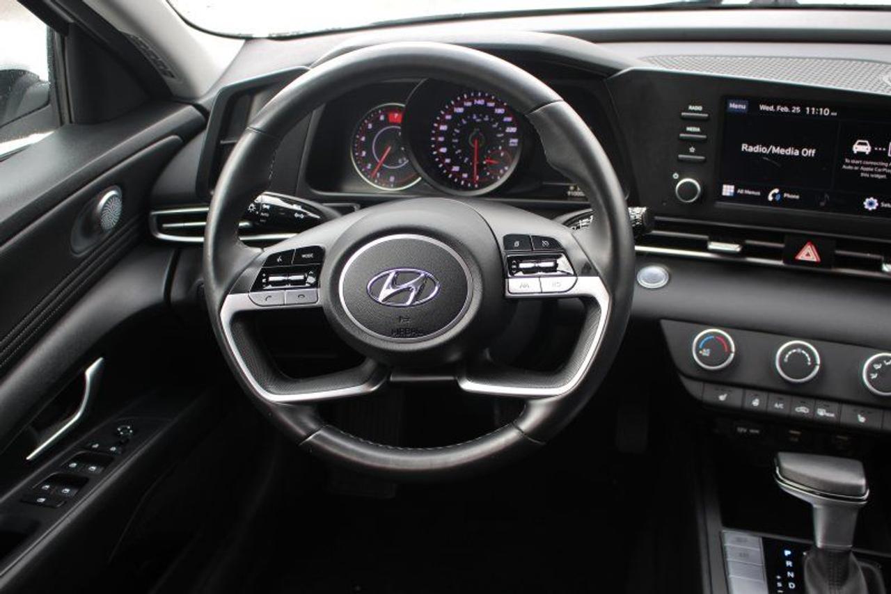 2023 Hyundai Elantra Preferred*Heated Seats*CarPlay*Rear Cam*FWD Photo