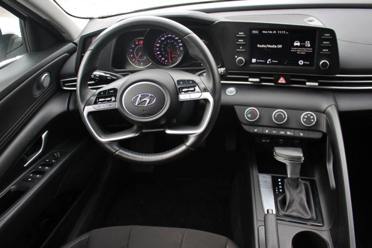 2023 Hyundai Elantra Preferred*Heated Seats*CarPlay*Rear Cam*FWD Photo