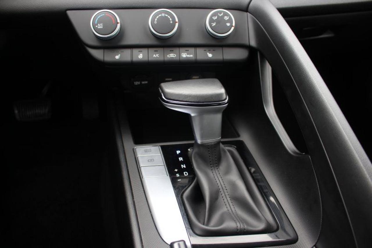 2023 Hyundai Elantra Preferred*Heated Seats*CarPlay*Rear Cam*FWD Photo