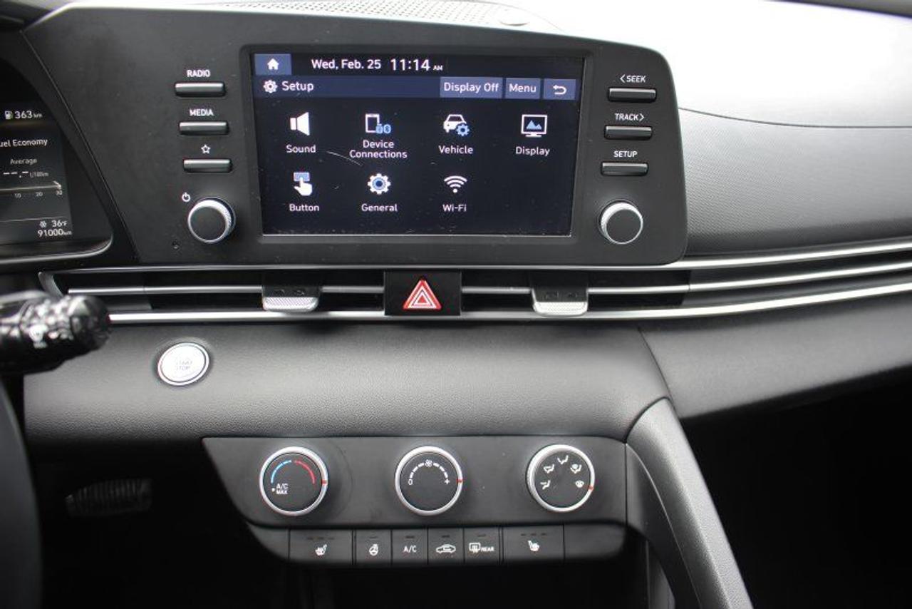 2023 Hyundai Elantra Preferred*Heated Seats*CarPlay*Rear Cam*FWD Photo