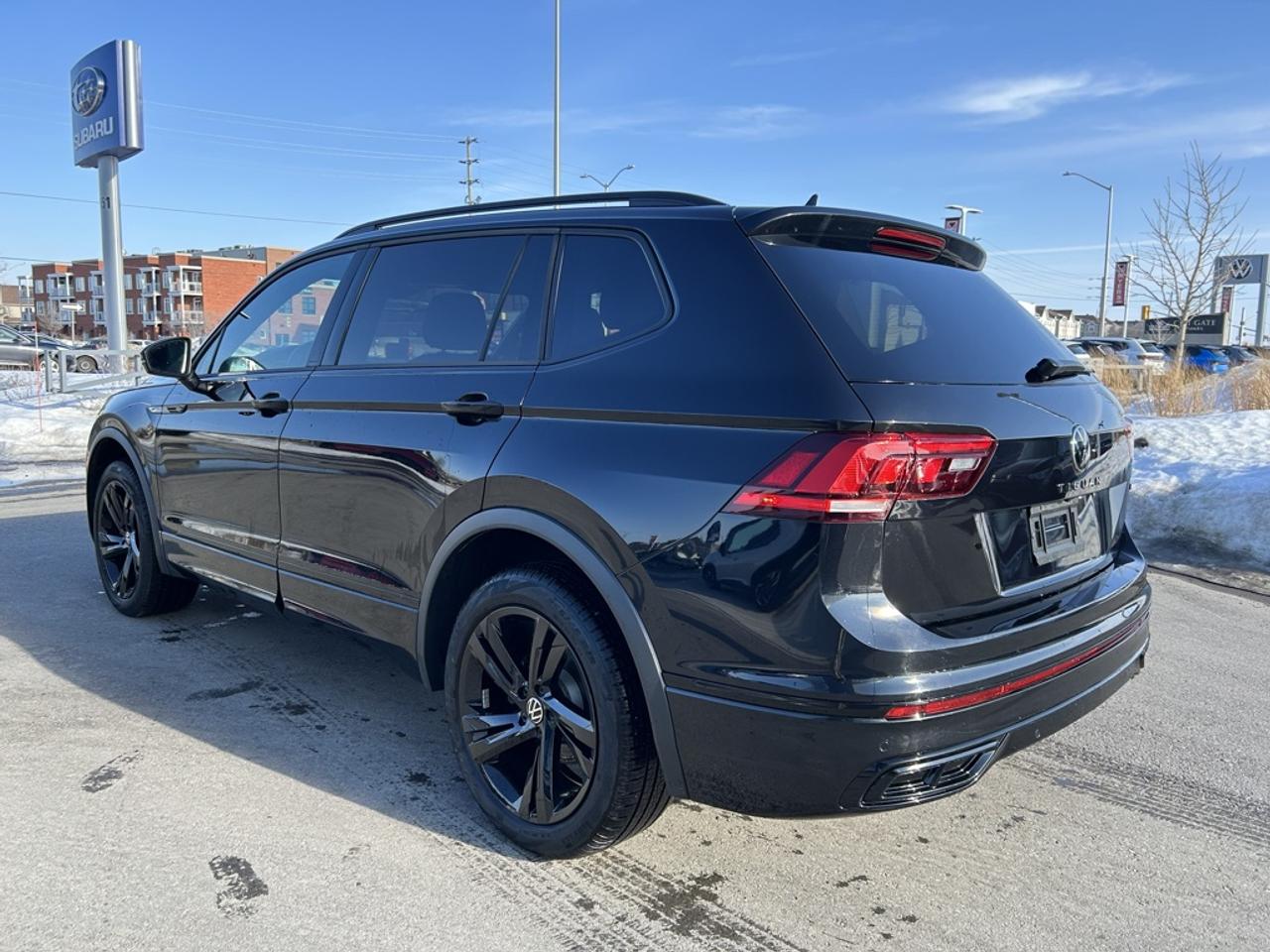 2024 Volkswagen Tiguan Comfortline R-Line Black Edition Photo