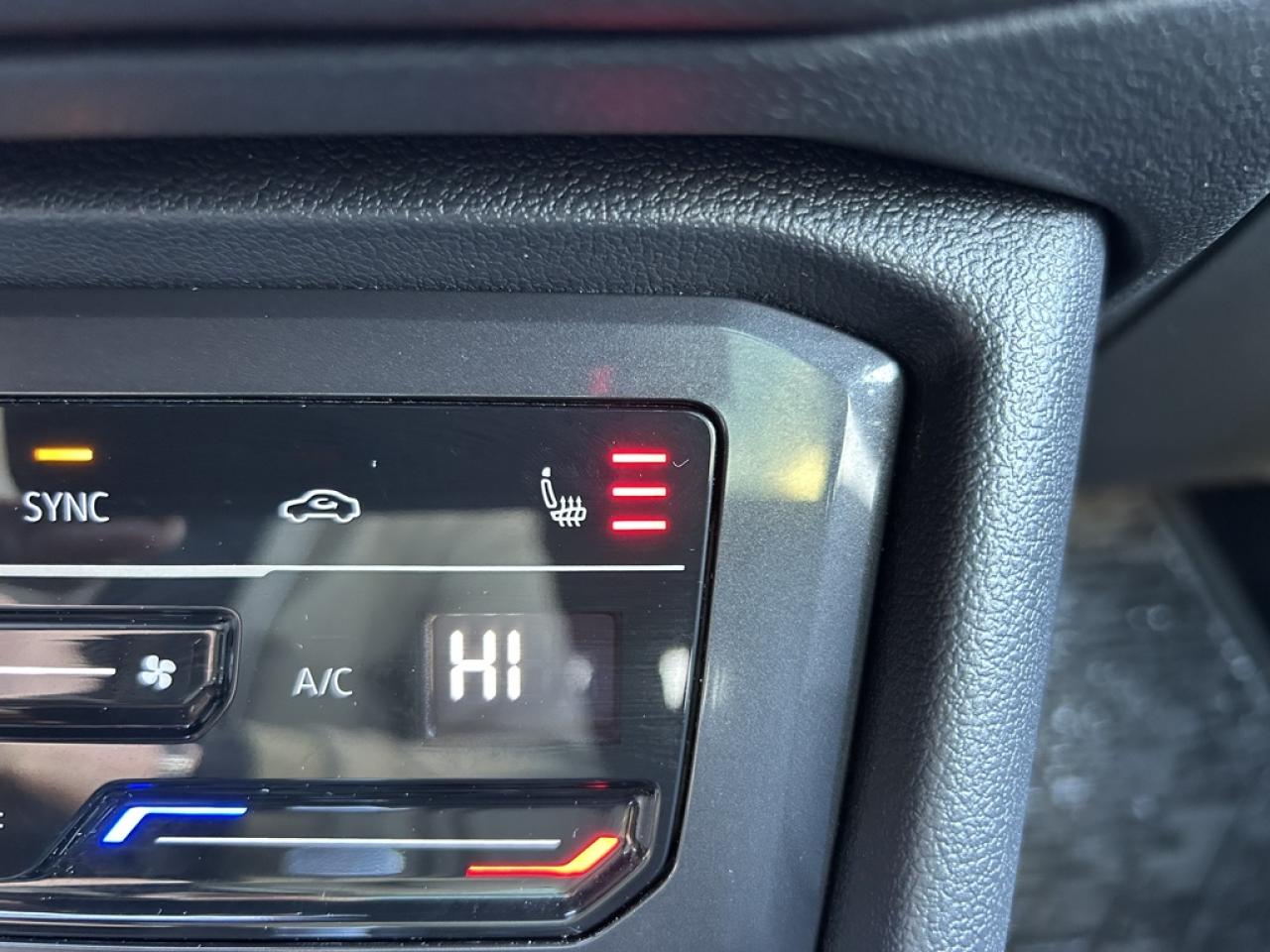 2024 Volkswagen Tiguan Comfortline R-Line Black Edition Photo