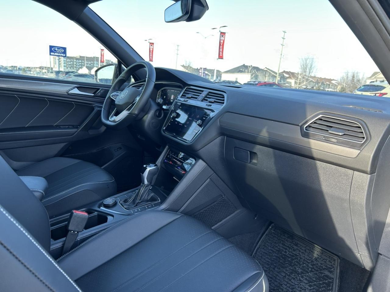 2024 Volkswagen Tiguan Comfortline R-Line Black Edition Photo