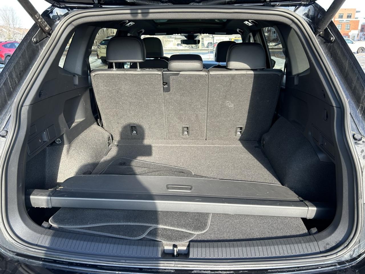 2024 Volkswagen Tiguan Comfortline R-Line Black Edition Photo