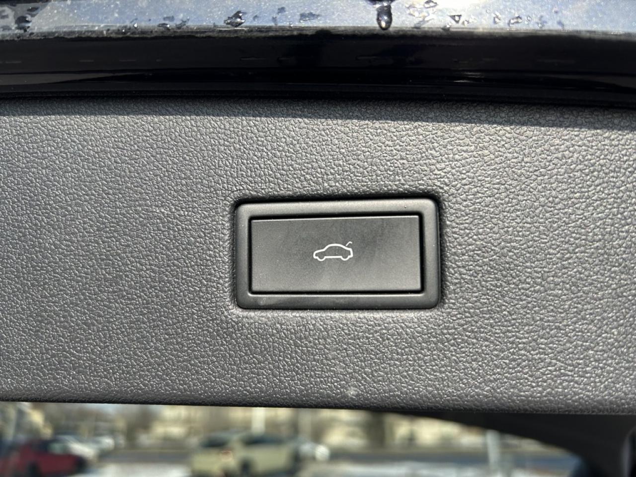 2024 Volkswagen Tiguan Comfortline R-Line Black Edition Photo