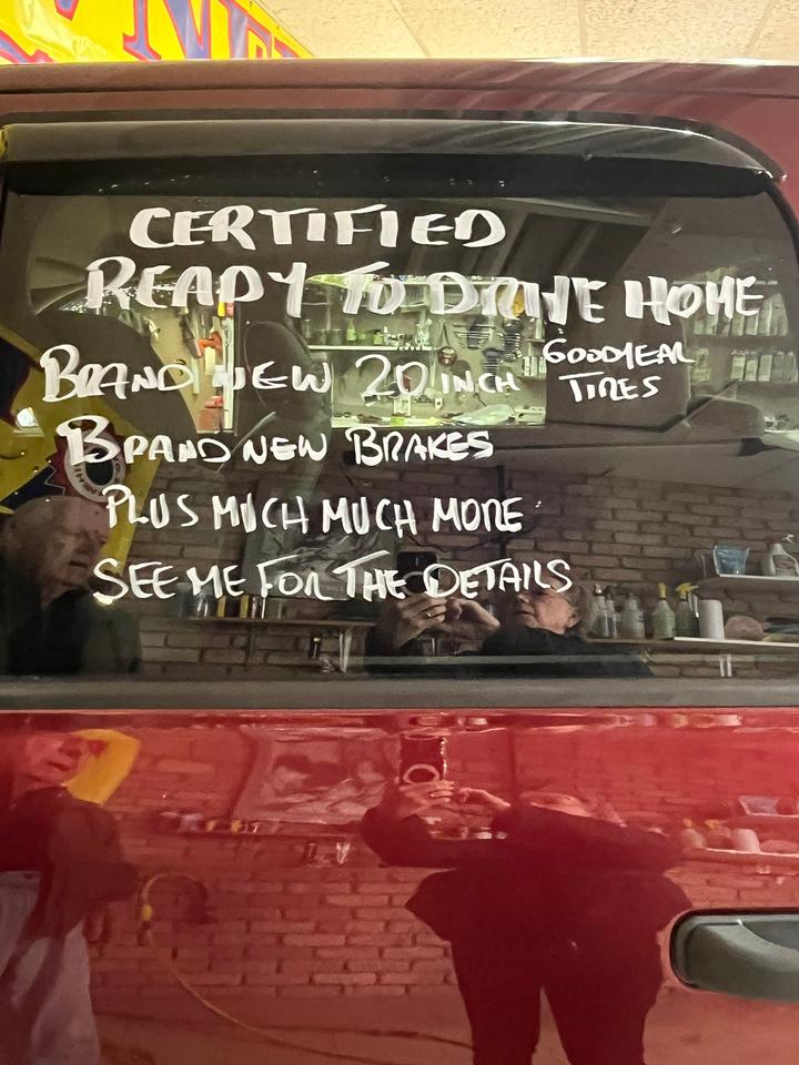 2018 RAM 1500 HEMI 4x4 Crew Cab 5'7" Box Photo2