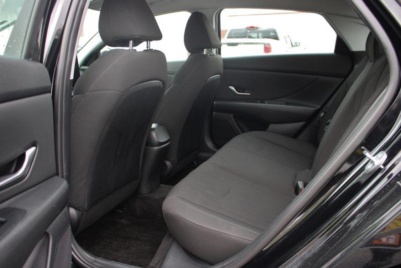 2023 Hyundai Elantra Preferred*Heated Seats*CarPlay*Rear Cam*FWD Photo