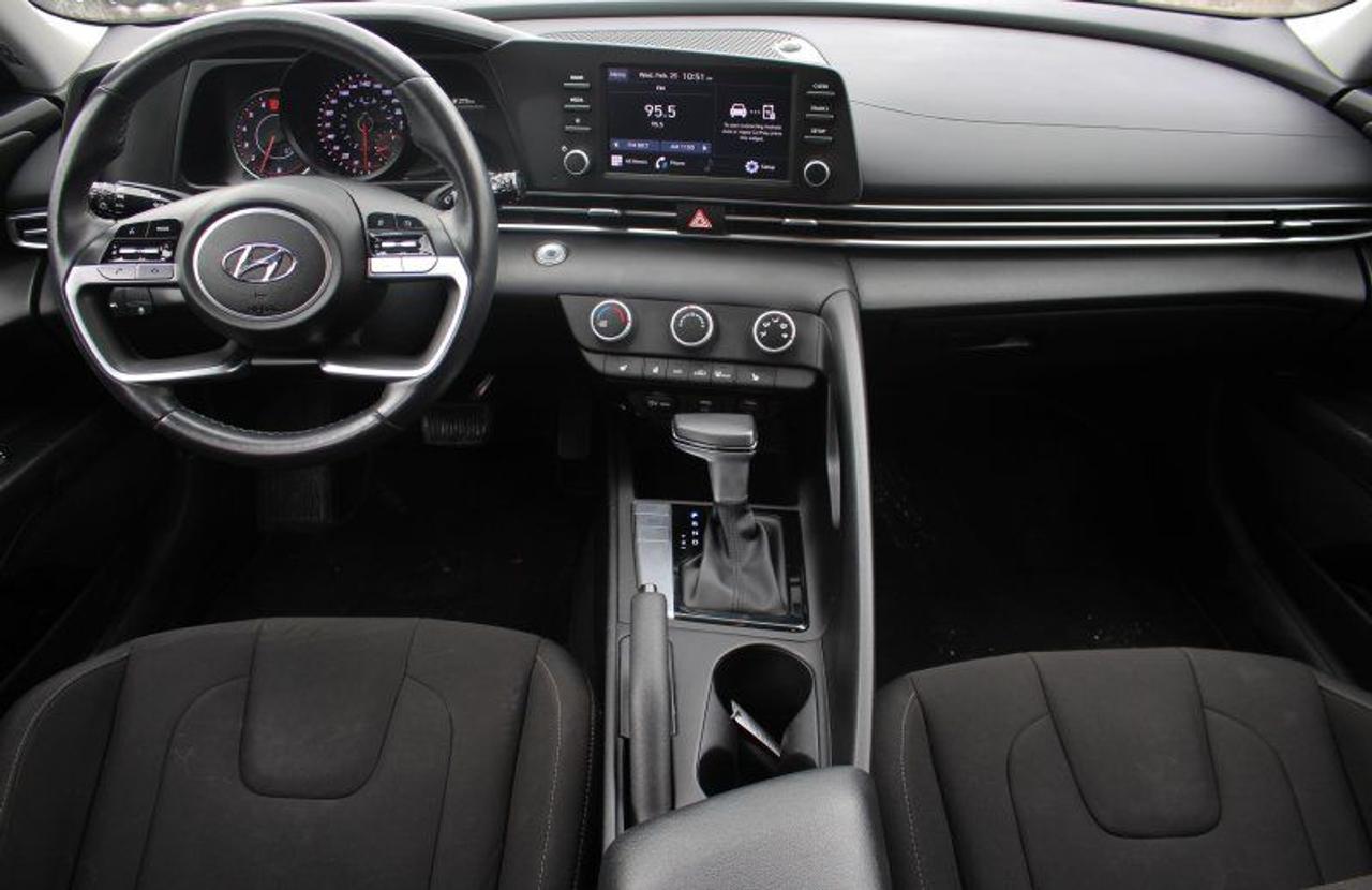 2023 Hyundai Elantra Preferred*Heated Seats*CarPlay*Rear Cam*FWD Photo