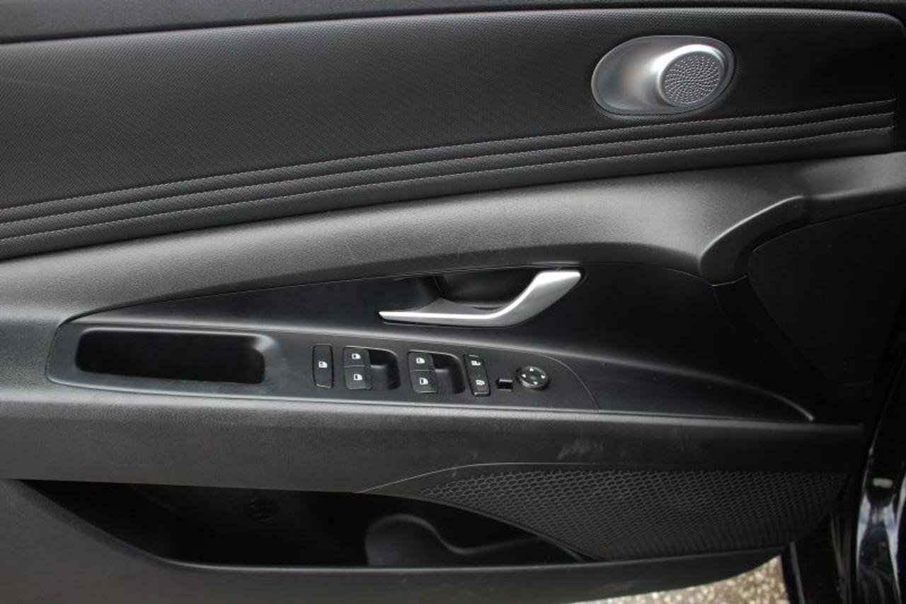 2023 Hyundai Elantra Preferred*Heated Seats*CarPlay*Rear Cam*FWD Photo