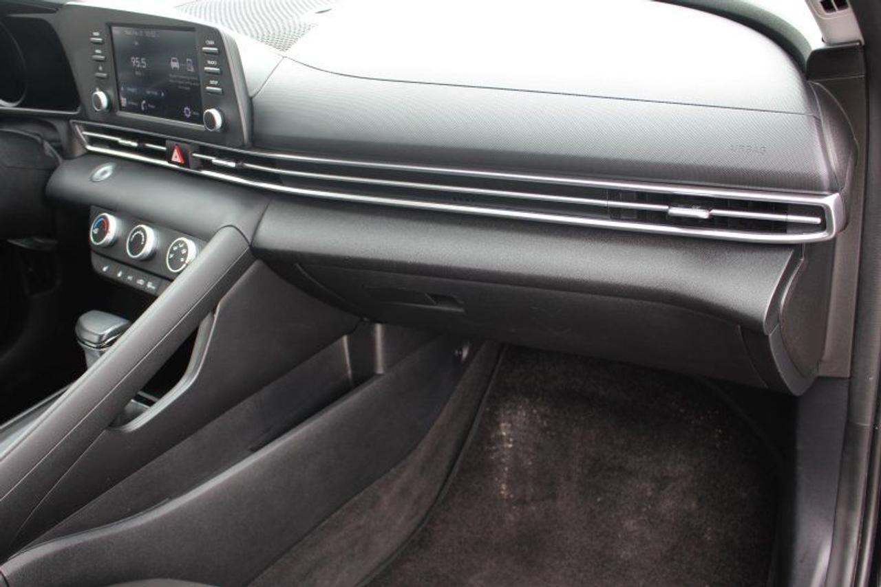 2023 Hyundai Elantra Preferred*Heated Seats*CarPlay*Rear Cam*FWD Photo