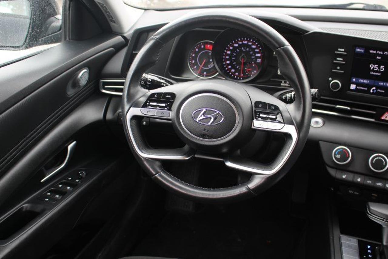2023 Hyundai Elantra Preferred*Heated Seats*CarPlay*Rear Cam*FWD Photo