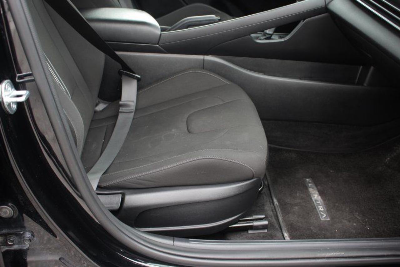 2023 Hyundai Elantra Preferred*Heated Seats*CarPlay*Rear Cam*FWD Photo