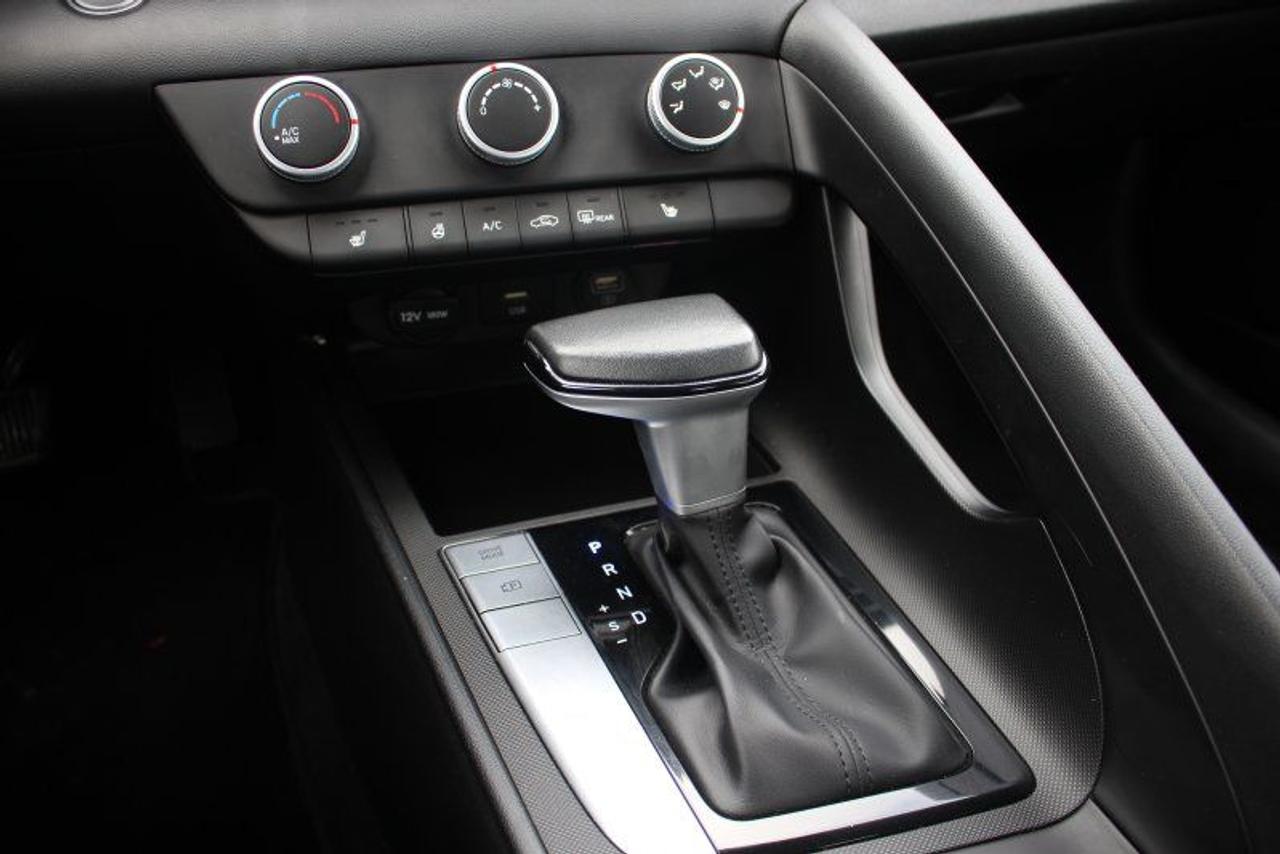 2023 Hyundai Elantra Preferred*Heated Seats*CarPlay*Rear Cam*FWD Photo