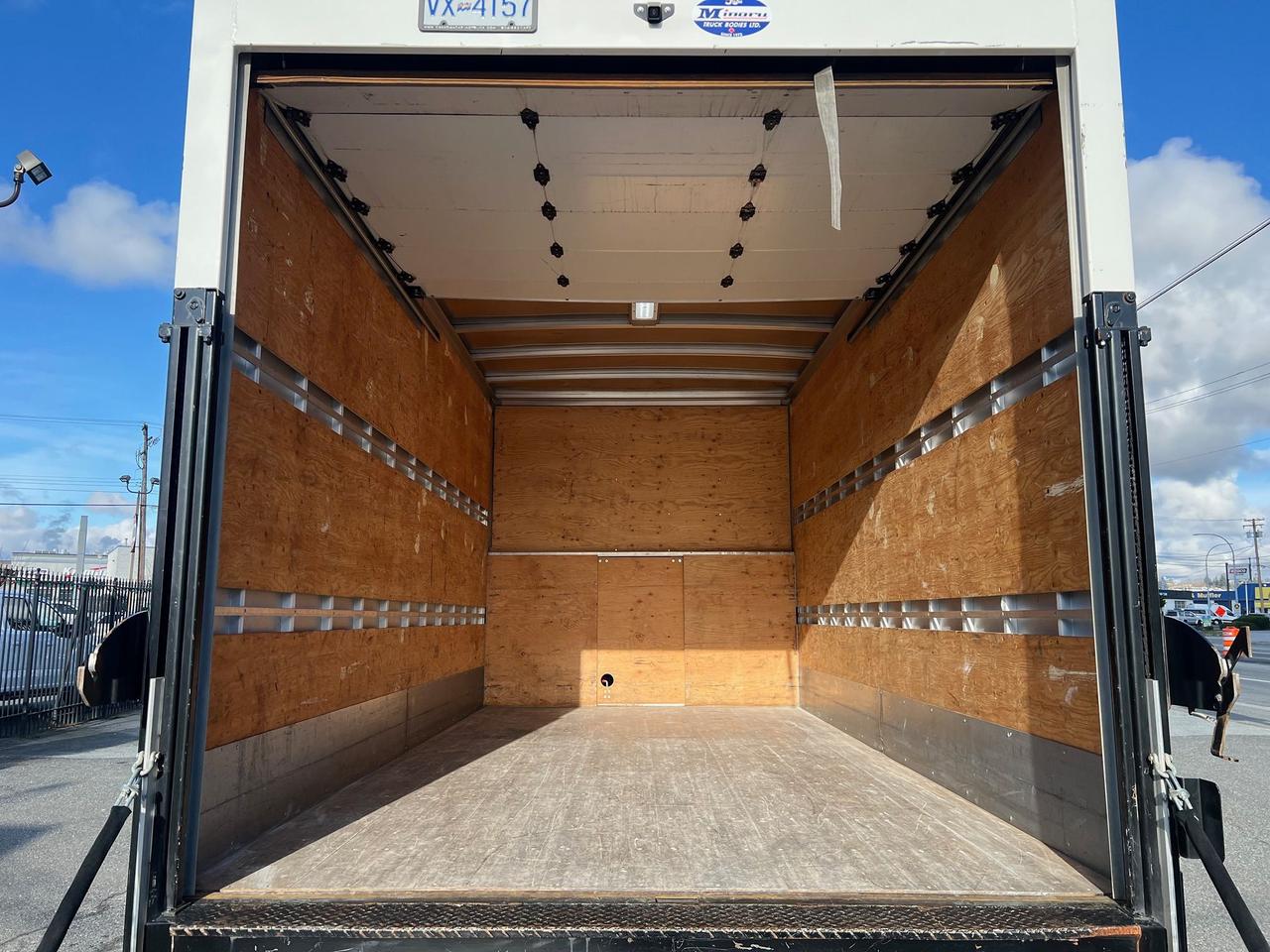 2023 Chevrolet Express Commercial Cutaway 4500 Van 177" Photo26