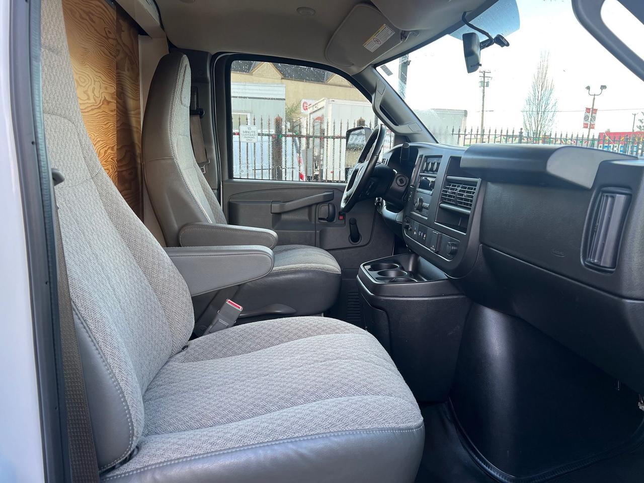 2023 Chevrolet Express Commercial Cutaway 4500 Van 177" Photo