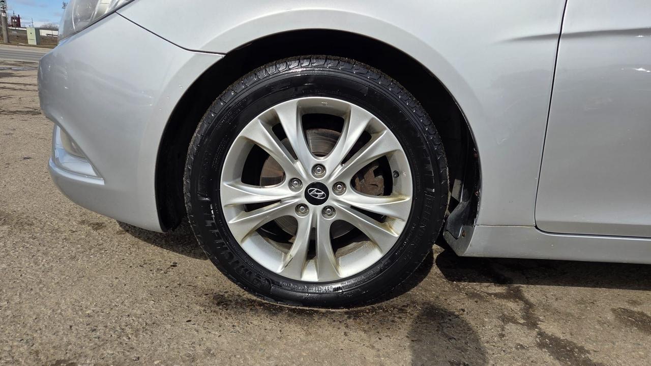 2012 Hyundai Sonata LIMITED, LOADED, WELL MAINTAINED, CERTIFIED Photo