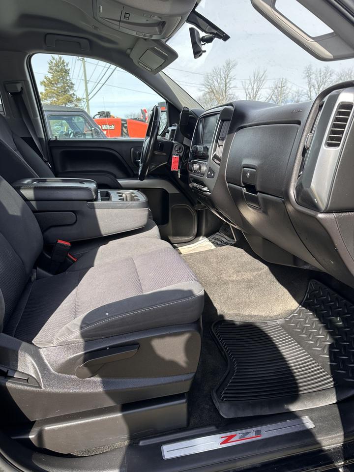 2018 Chevrolet Silverado 1500 LT Photo2