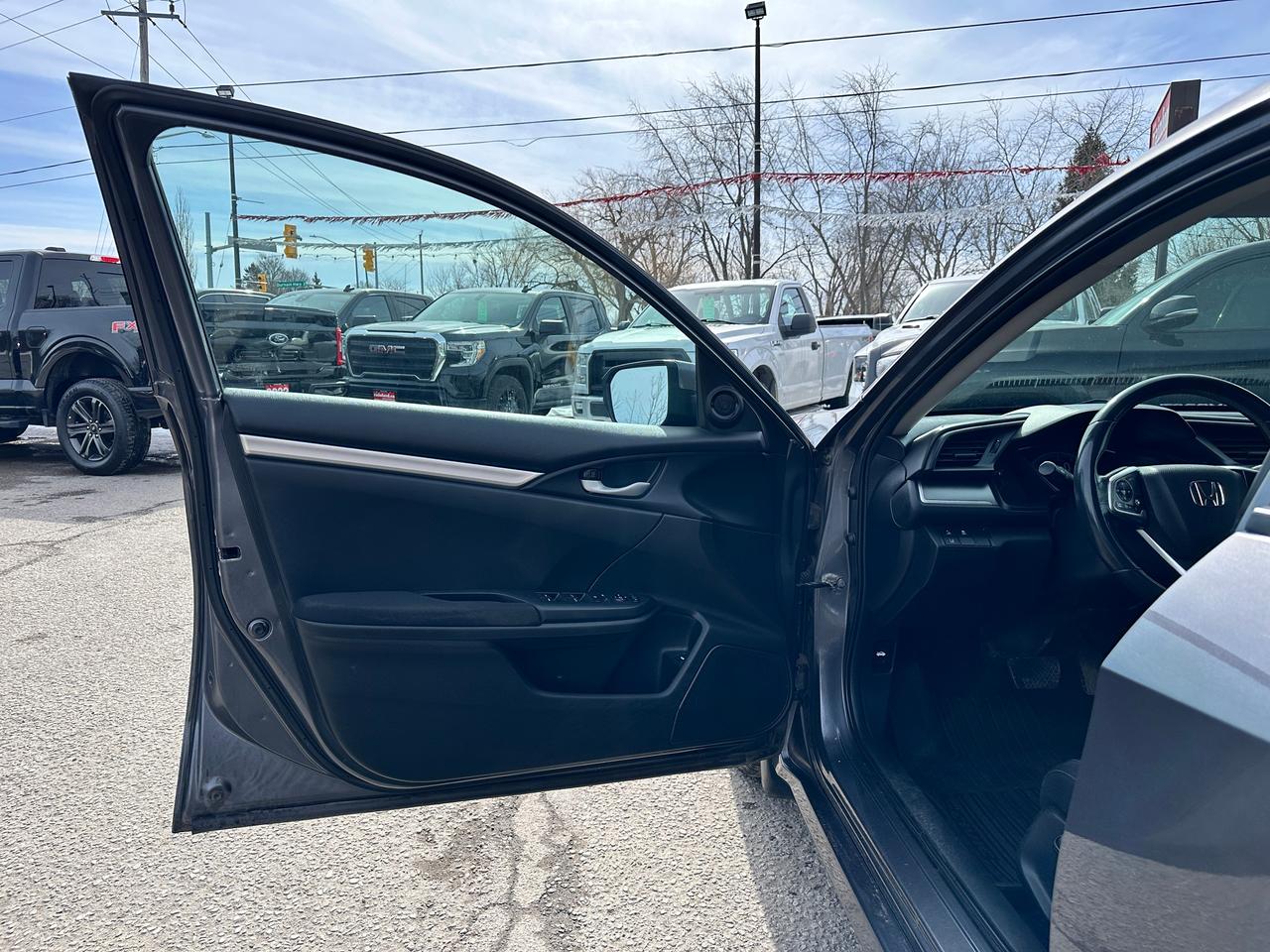 2018 Honda Civic SE HTD-Cloth RemStart HondaSense CarPlay BackupCam Photo