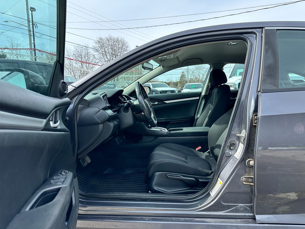 2018 Honda Civic SE HTD-Cloth RemStart HondaSense CarPlay BackupCam Photo
