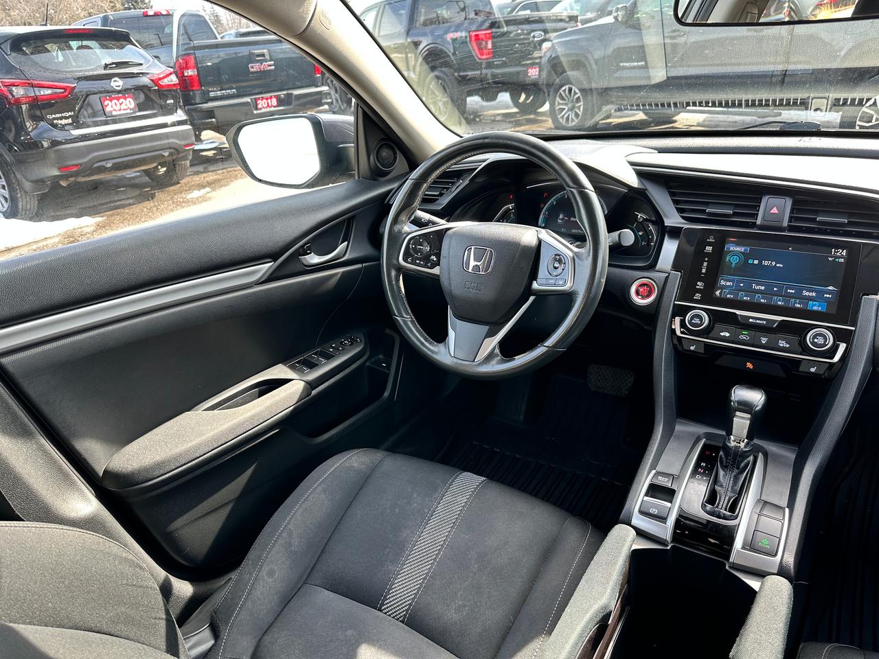 2018 Honda Civic SE HTD-Cloth RemStart HondaSense CarPlay BackupCam Photo