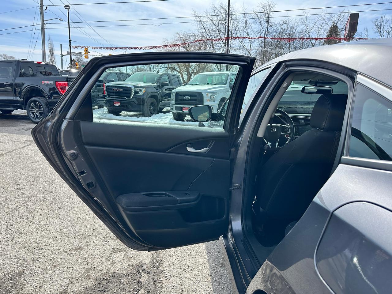 2018 Honda Civic SE HTD-Cloth RemStart HondaSense CarPlay BackupCam Photo