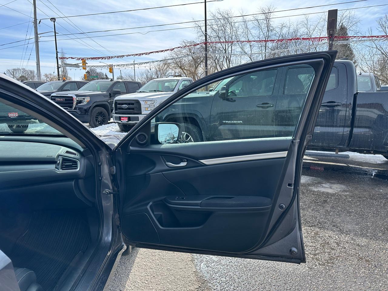 2018 Honda Civic SE HTD-Cloth RemStart HondaSense CarPlay BackupCam Photo