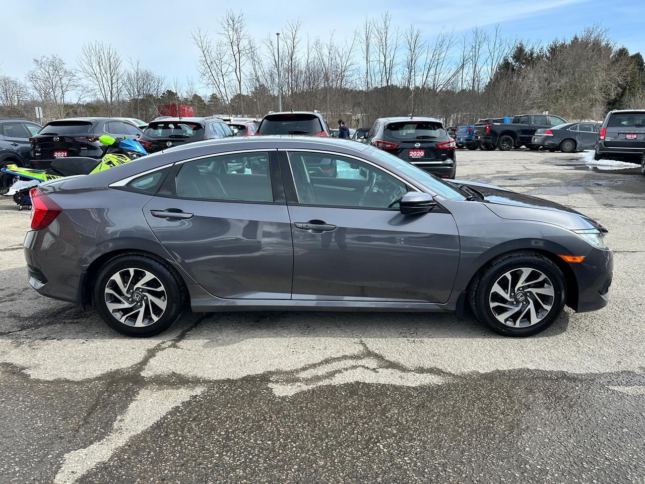 2018 Honda Civic SE HTD-Cloth RemStart HondaSense CarPlay BackupCam Photo