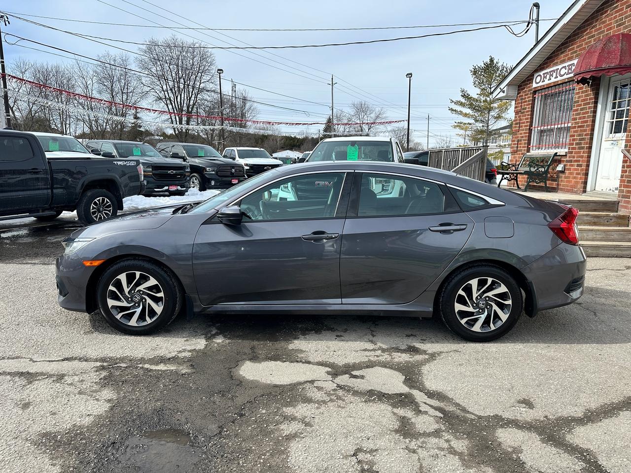 2018 Honda Civic SE HTD-Cloth RemStart HondaSense CarPlay BackupCam Photo2