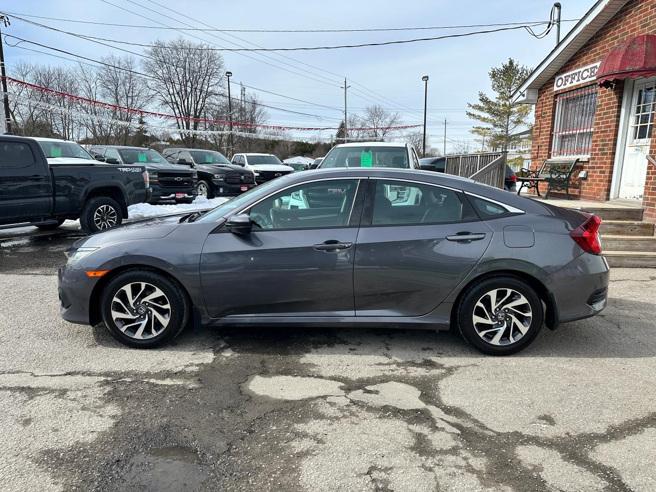 2018 Honda Civic SE HTD-Cloth RemStart HondaSense CarPlay BackupCam Photo