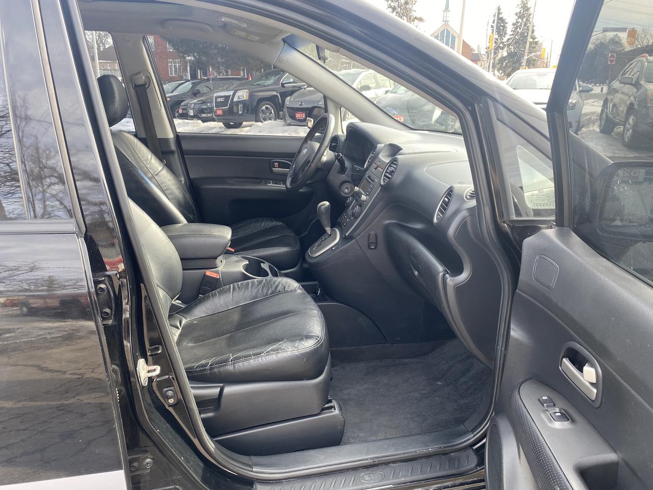 2009 Kia Rondo 7Passenger/Automatic/Accident Free/Leather/Roof Photo