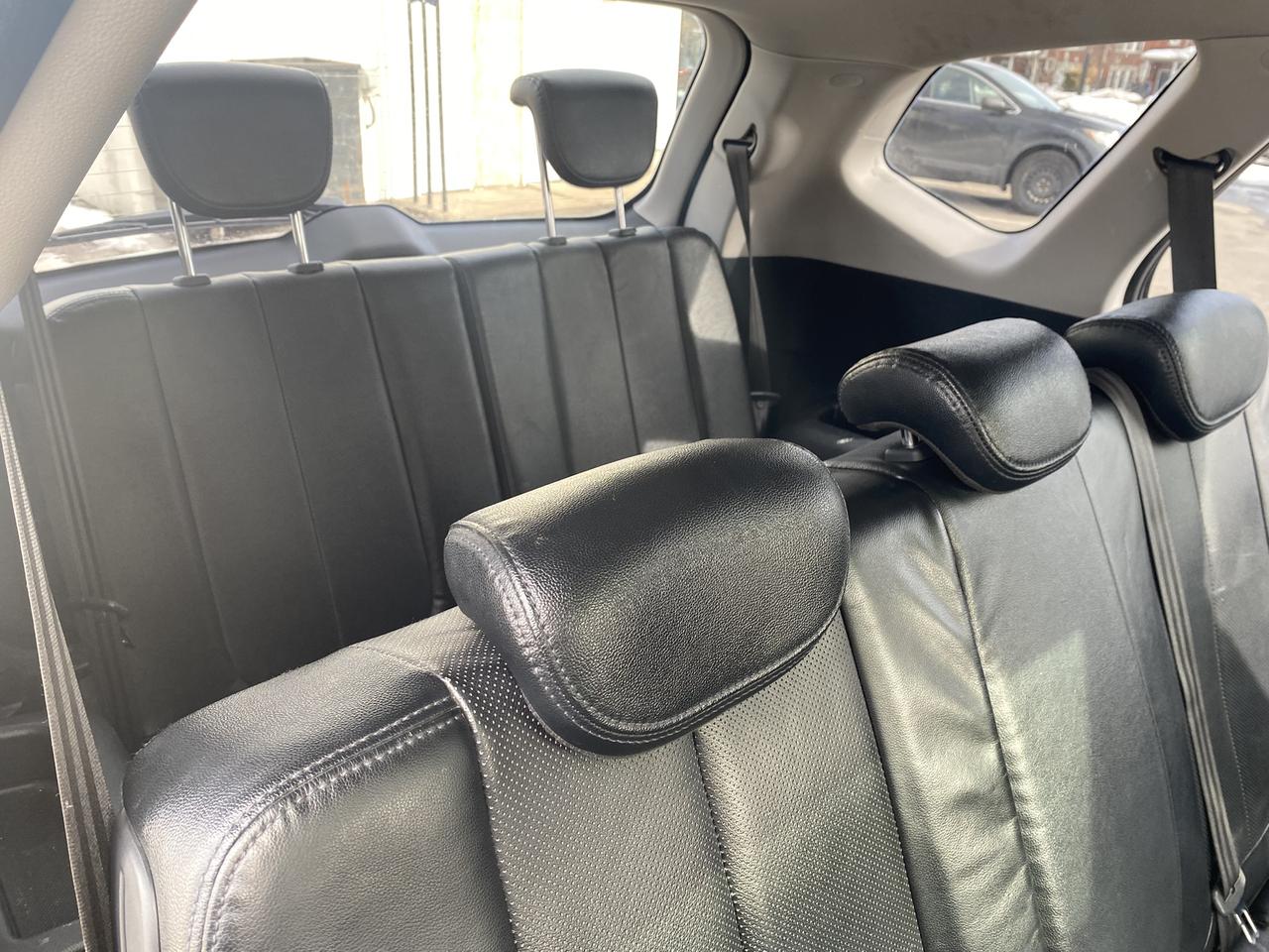 2009 Kia Rondo 7Passenger/Automatic/Accident Free/Leather/Roof Photo