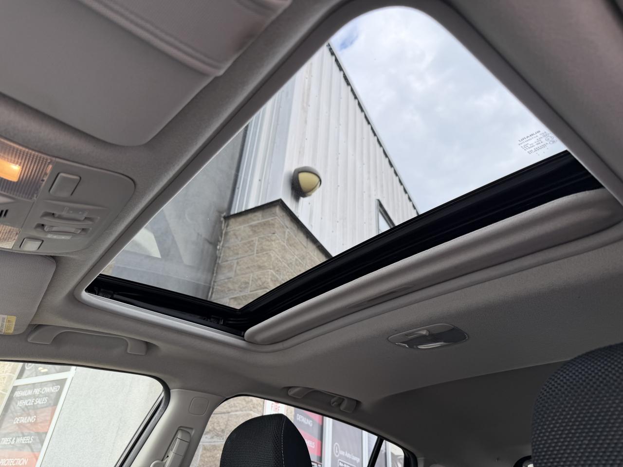 2015 Subaru XV Crosstrek 2.0i w/Sport Pkg - LOW KM, SUNROOF, HEATED SEATS!! Photo