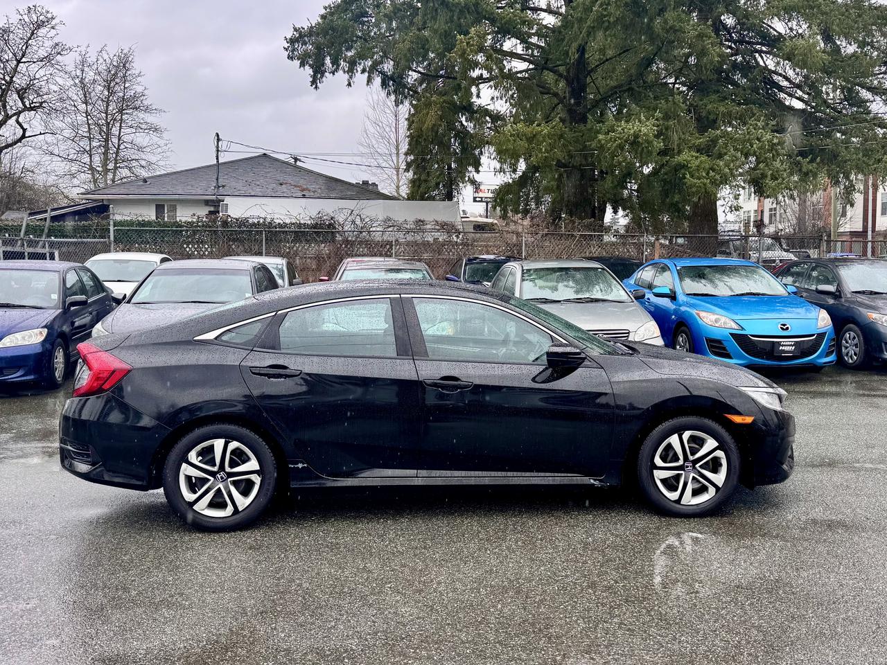 2018 Honda Civic FINANCING AVAILABLE Photo4