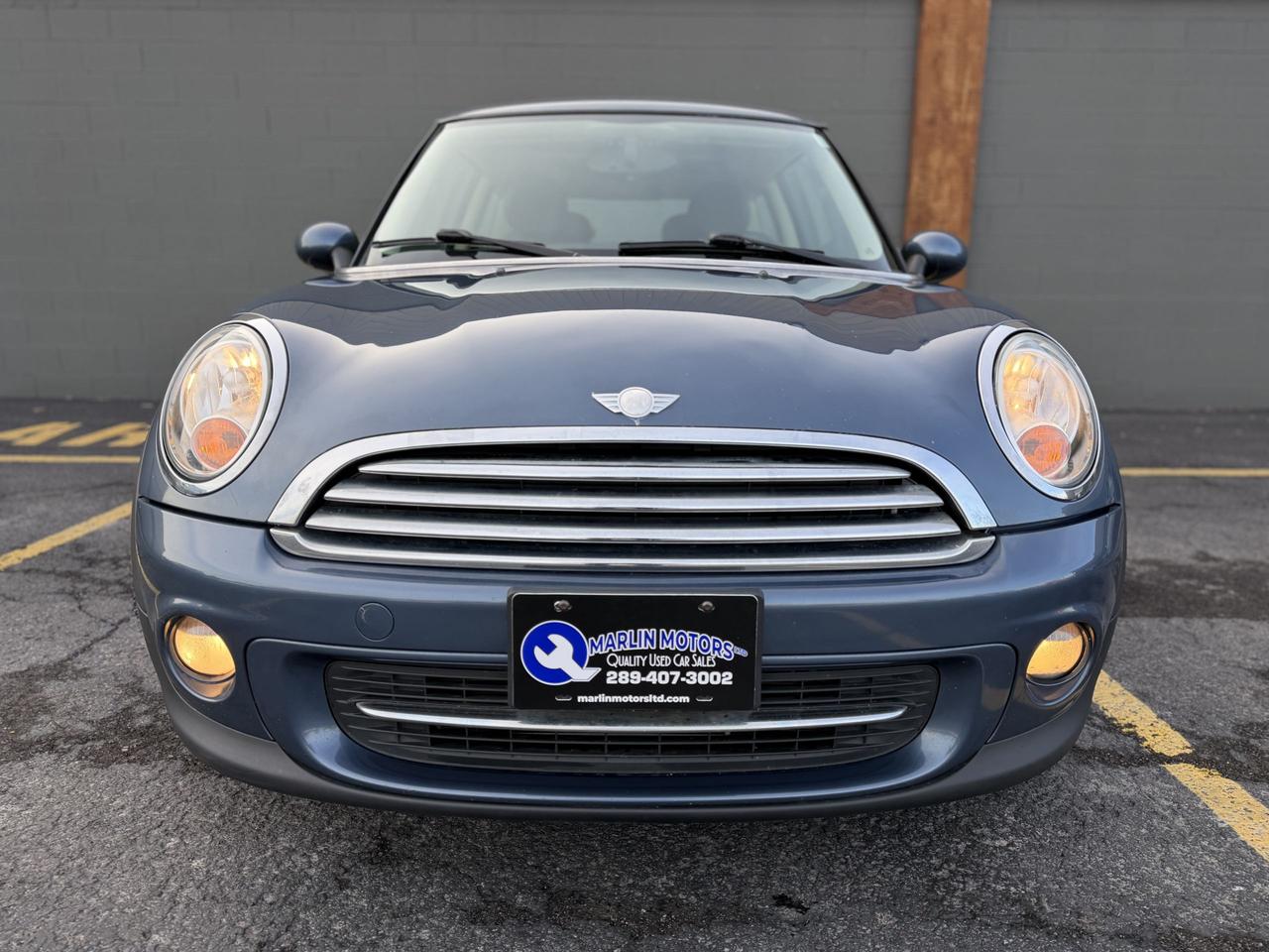 2011 MINI Cooper Classic Photo1