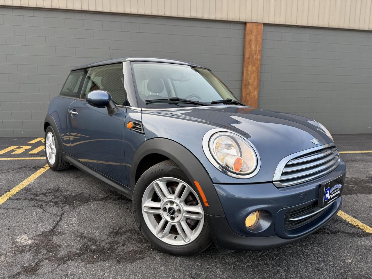 2011 MINI Cooper Classic Photo2