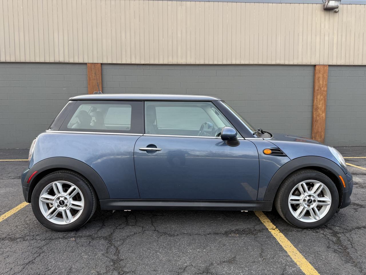 2011 MINI Cooper Classic Photo